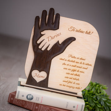 Cadou pentru tata - Placheta din lemn pentru tata cu NUME GRAVAT si MAMI (inima) - Cadouri Originale
